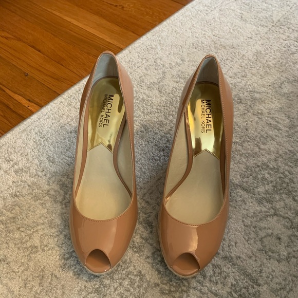 Michael Kors Keegan Peep Toe Wedge - Picture 2 of 6